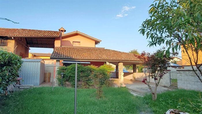 Case in Vendita e in Affitto - 2