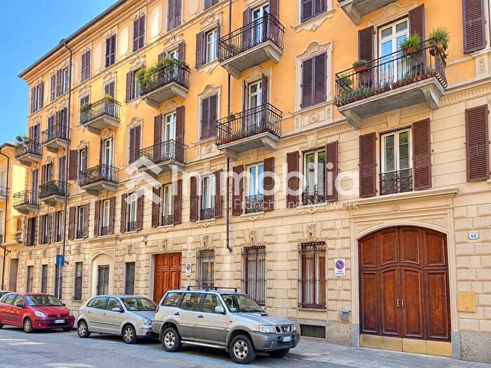 Appartamento trilocale in affitto in via Santa Chiara, Quadrilatero Romano, Torino
