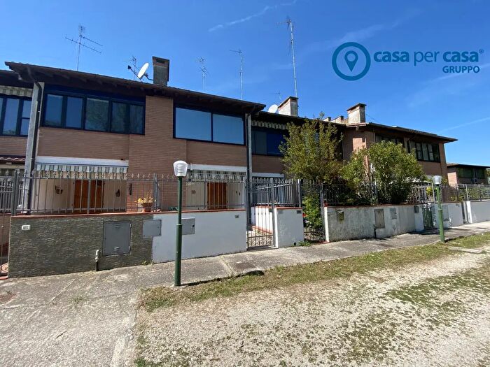 Casa con 5 locali in vendita in Viale delle Nazioni Unite, Comacchio