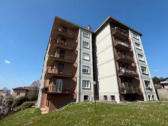 Appartamento trilocale in vendita in Via Ettore Brambilla, Cantu