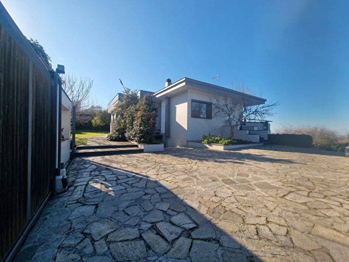 Casa in vendita in Via Monterusciello, Pozzuoli