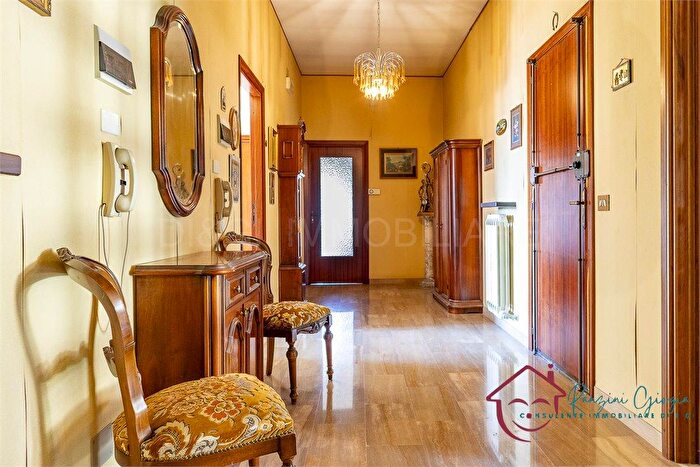 Appartamento con 9 locali in vendita in Via Roma, Villanova DAlbenga