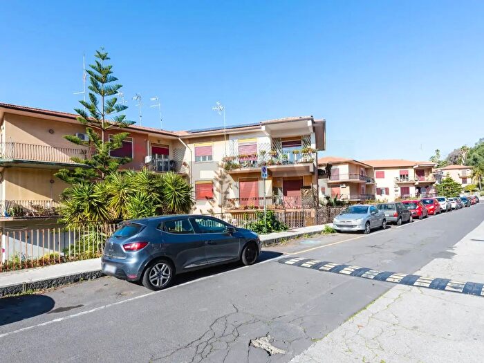 Appartamento con 5 locali in vendita in Via IV Novembre, SantAgata Li Battiati