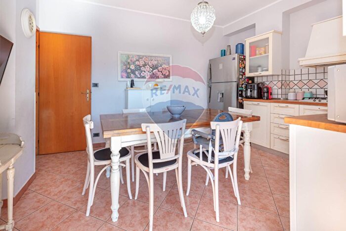 Appartamento trilocale in vendita in Via Rua EF, Aci Catena