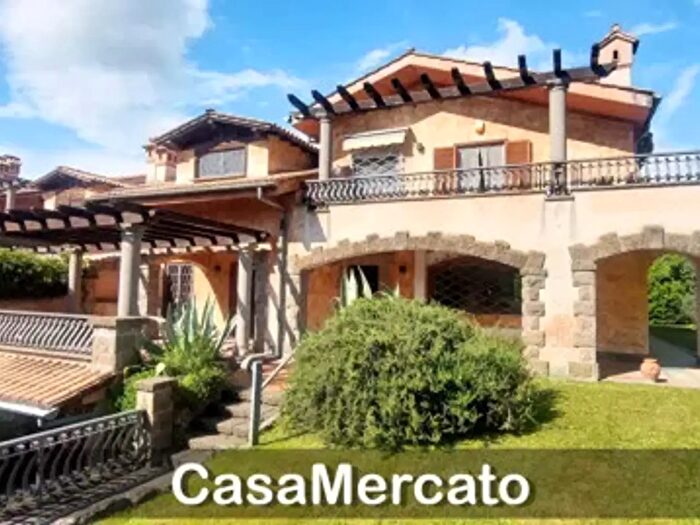 Casa con 6 locali in vendita in Via di Frascati, Rocca Di Papa