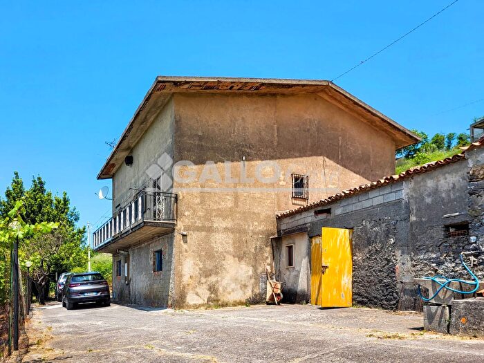 Casa con 5 locali in vendita in Belvedere Marittimo