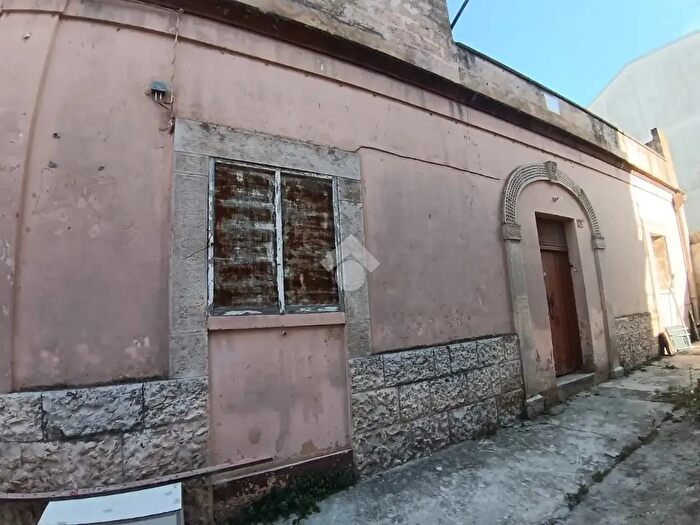 Casa con 5 locali in vendita in Piazza Galileo Galilei, Cassano Delle Murge