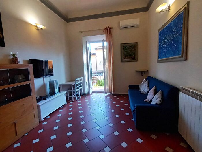 Appartamento con 5 locali in affitto in Firenze, Firenze