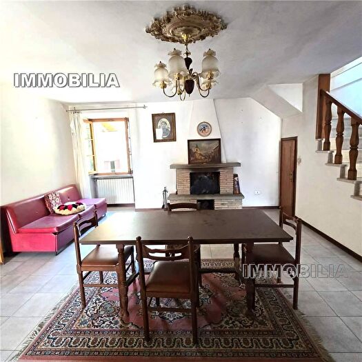 Casa quadrilocale in vendita in Monterchi