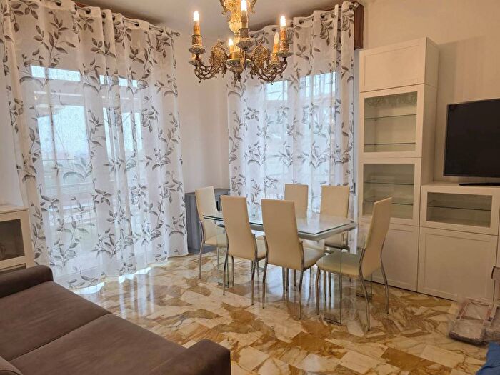 Appartamento trilocale in affitto in Piazza Napoleone, Spotorno