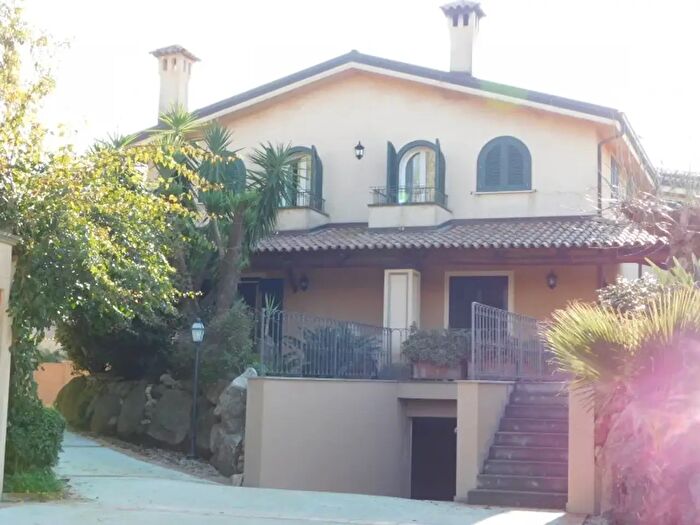 Appartamento con 12 locali in vendita in Via Arciprete Rodinò Toscano, Reggio Calabria
