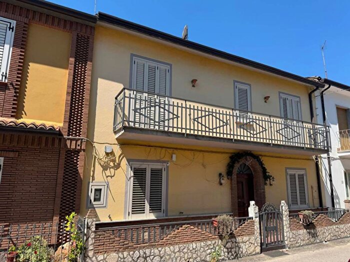 Casa quadrilocale in affitto in via giovanni boccaccio, Centro, Grottaminarda