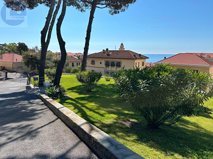 Appartamento quadrilocale in vendita in Via Terzorio, Santo Stefano Al Mare