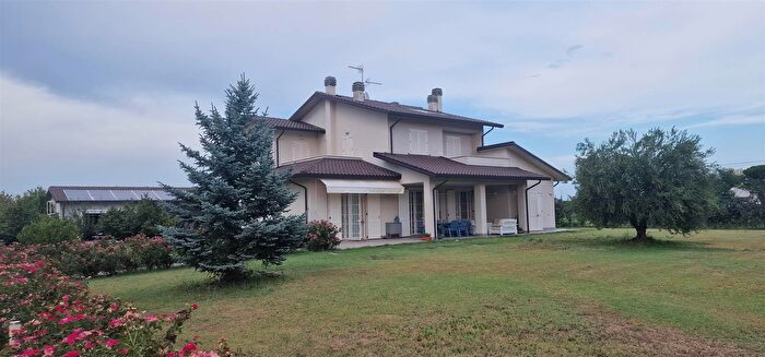 Casa con 10 locali in vendita in Forli