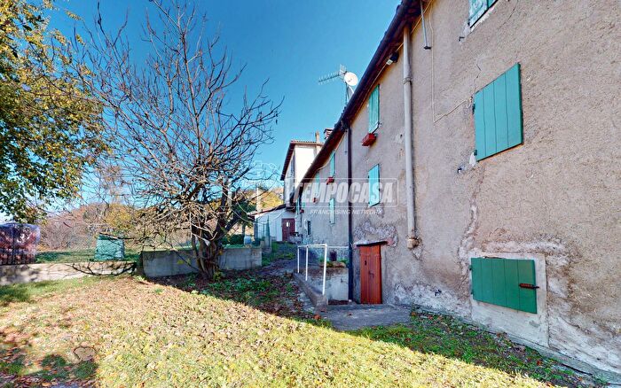 Casa quadrilocale in vendita in Via Ladrona, Grizzana Morandi