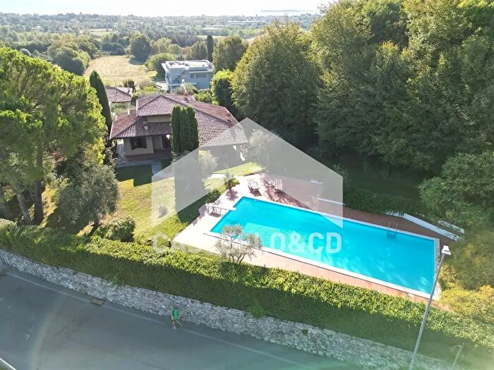 Casa con 6 locali in vendita in Soiano Del Lago