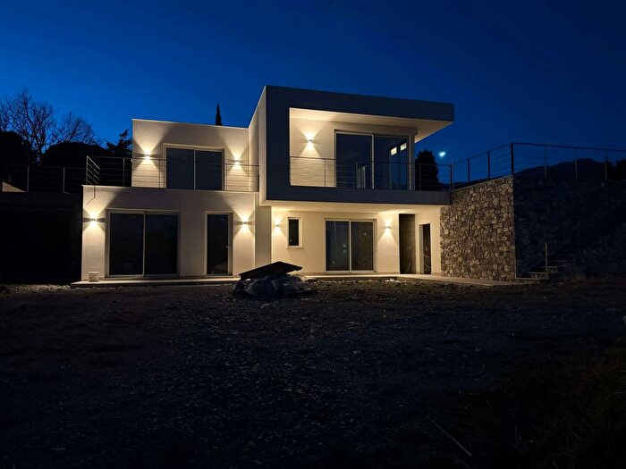 Casa con 8 locali in vendita in Via SGiovanni, Varazze