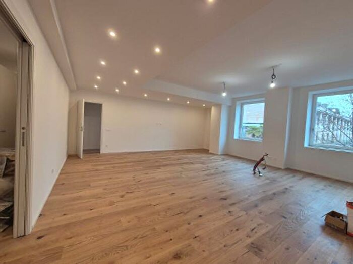 Appartamento con 6 locali in vendita in Via Francesco Crispi, Reggio Emilia