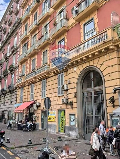 Appartamento trilocale in vendita in Via Giordano Bruno, Napoli