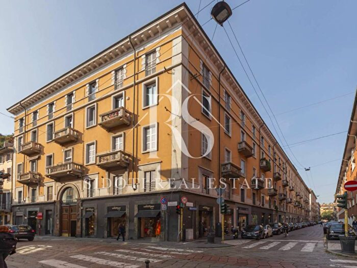 Appartamento trilocale in affitto in Via Pontaccio, Lanza, Milano