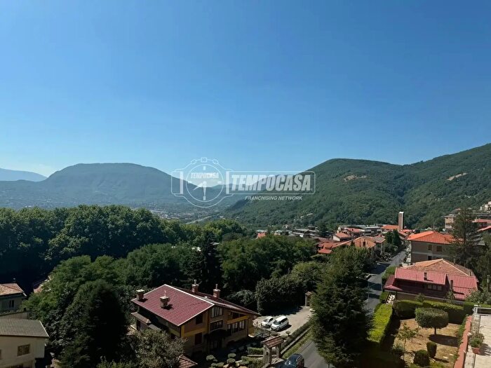 Appartamento con 5 locali in vendita in Via Saverio Crisci, Mercogliano