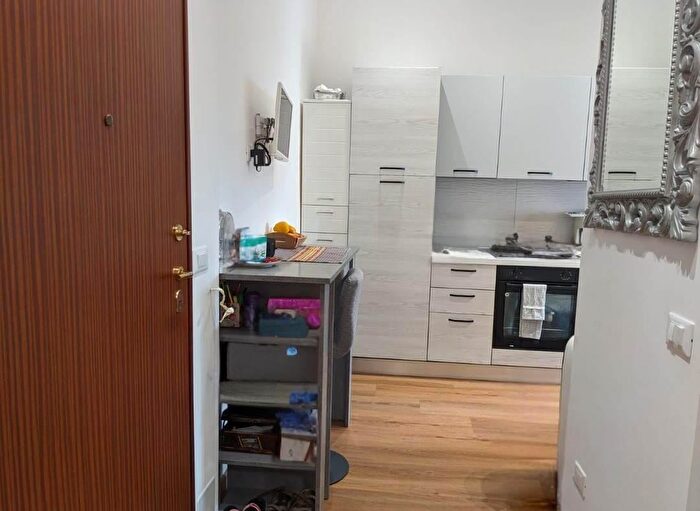 Appartamento quadrilocale in vendita in Via Fregni, Modena