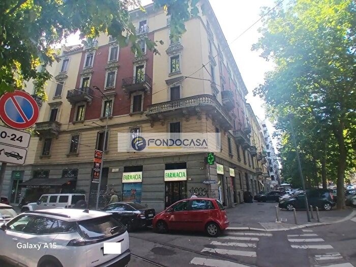 Appartamento trilocale in vendita in Piazza Firenze, Milano