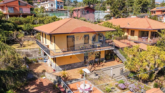 Casa con 5 locali in vendita in Via Timeo, Trecastagni