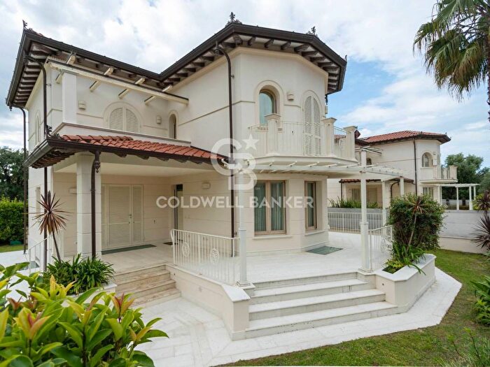 Casa con 6 locali in affitto in via san giuseppe, Ripa Pozzi Querceta Ponterosso, Seravezza