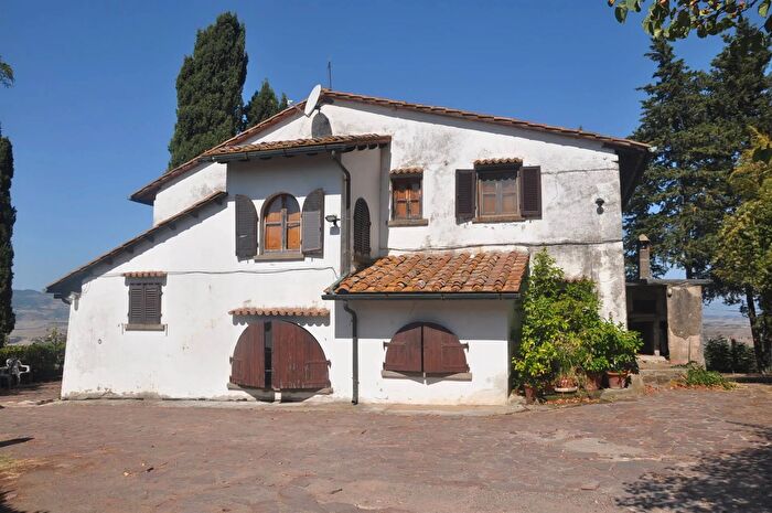 Casa con 10 locali in vendita in Volterra