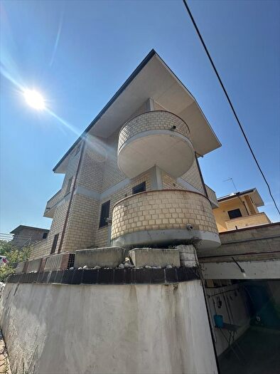 Casa con 10 locali in vendita in Via Vomano Snc, Chieti