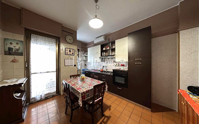 Appartamento trilocale in vendita in Via Andrea Cisi, Torino