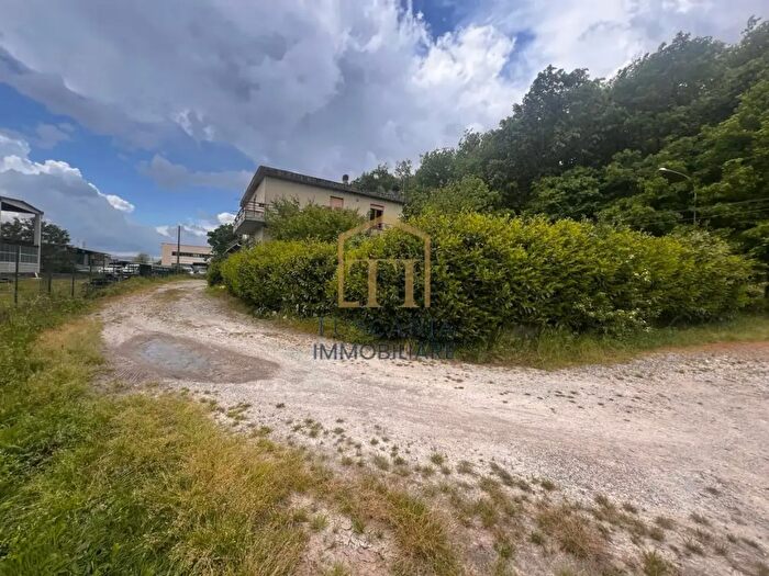 Appartamento con 10 locali in vendita in Colle Di Val D'Elsa