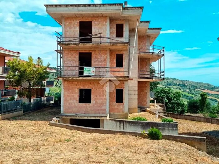 Casa con 8 locali in vendita in Contrada Bora Ragnola, Monteprandone