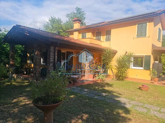Casa con 7 locali in vendita in Castelnuovo Magra
