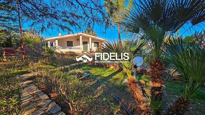 Casa quadrilocale in vendita in Viale dellOttagono, Andria