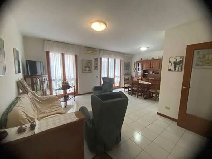 Appartamento quadrilocale in vendita in Via Alighiero Ceri, Prato