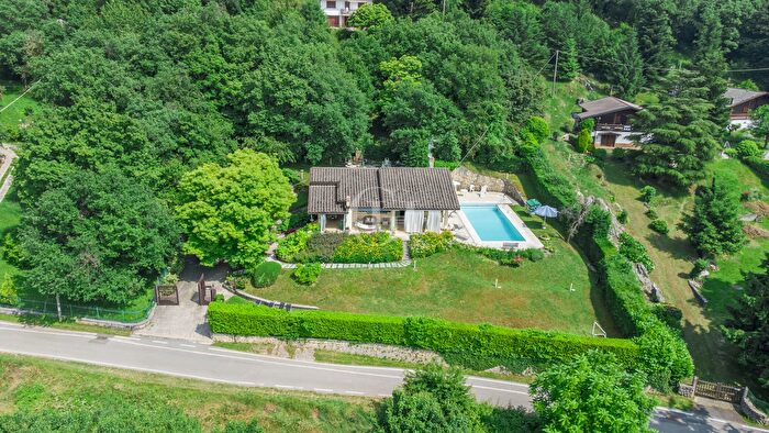 Casa con 5 locali in vendita in San Zeno Di Montagna