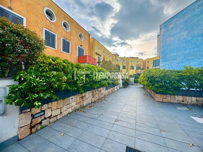 Appartamento bilocale in vendita in Via Cincinnato, Napoli