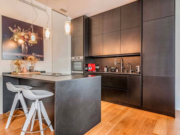 Appartamento trilocale in affitto in Via Tommaso da Cazzaniga, Moscova, Milano