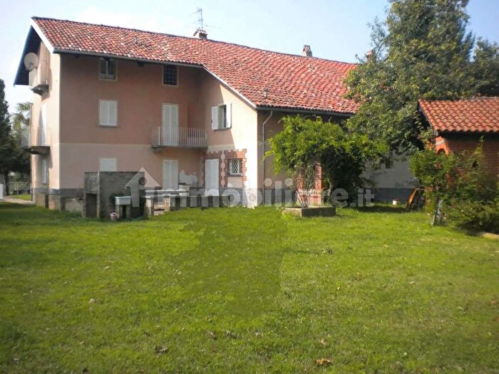 Casa con 12 locali in vendita in Frazione Vivario, Castellamonte