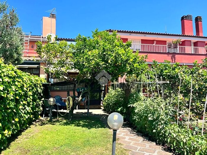 Casa con 6 locali in vendita in Via dei Platani, Trevignano Romano