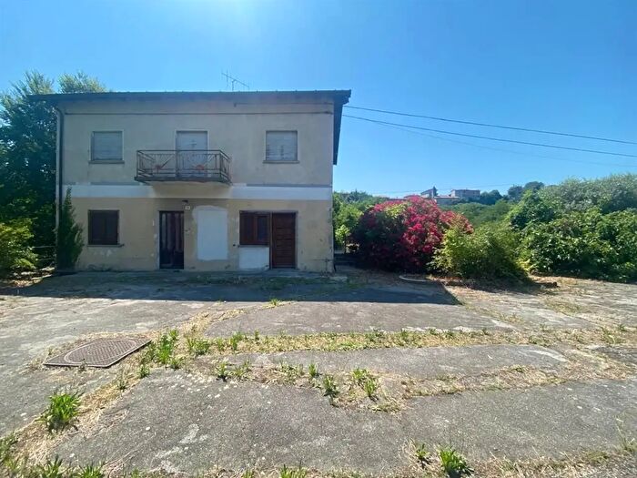 Casa con 6 locali in vendita in Via Provinciale, Cittiglio