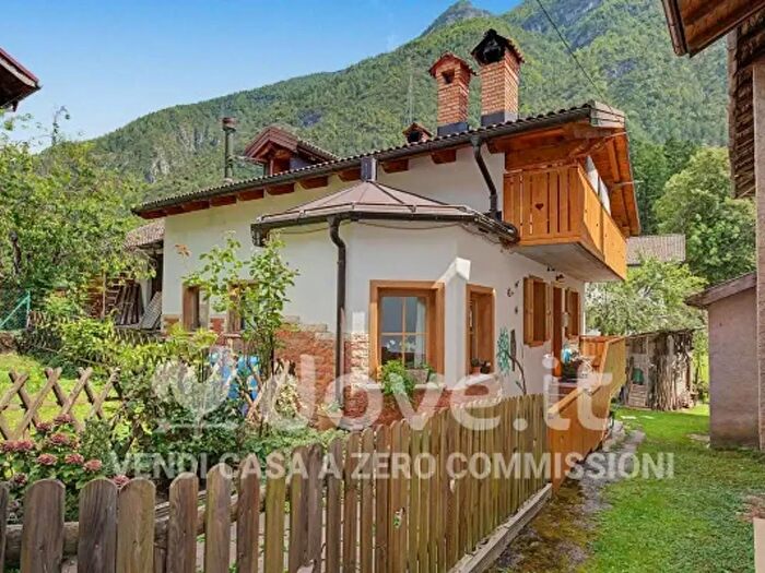 Casa con 5 locali in vendita in Via Cancellade, La Valle Agordina
