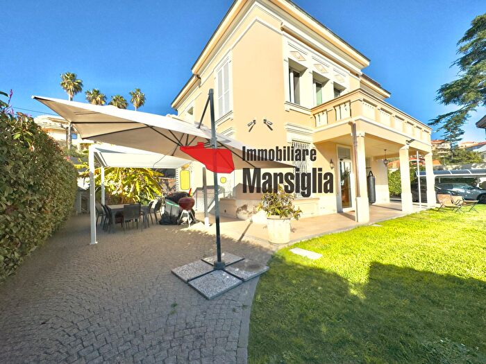 Casa con 7 locali in vendita in Strada Solaro, Sanremo