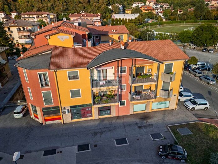Appartamento con 5 locali in vendita in Via Stadio, Centro, Chiampo