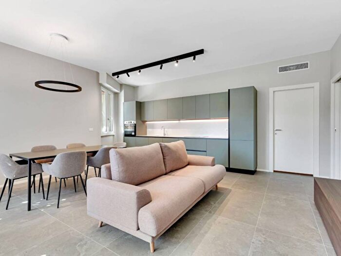 Appartamento quadrilocale in affitto in Corso Vercelli, Vercelli Wagner, Milano