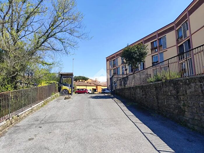 Appartamento quadrilocale in vendita in Via Capistello, Roma