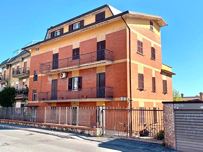 Appartamento trilocale in vendita in Via San Martino, Monterotondo