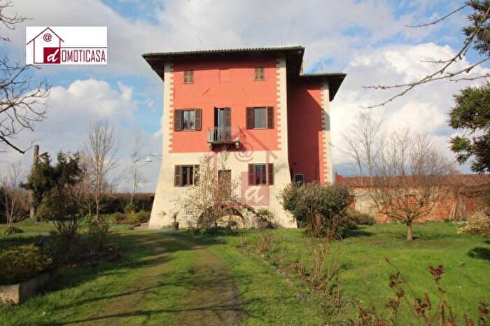 Casa con 6 locali in vendita in Via Guglielmo Marconi, Crova
